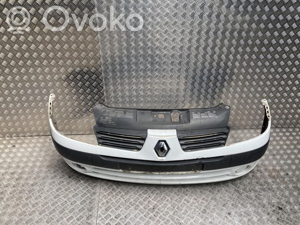 Renault Clio III Zderzak przedni 