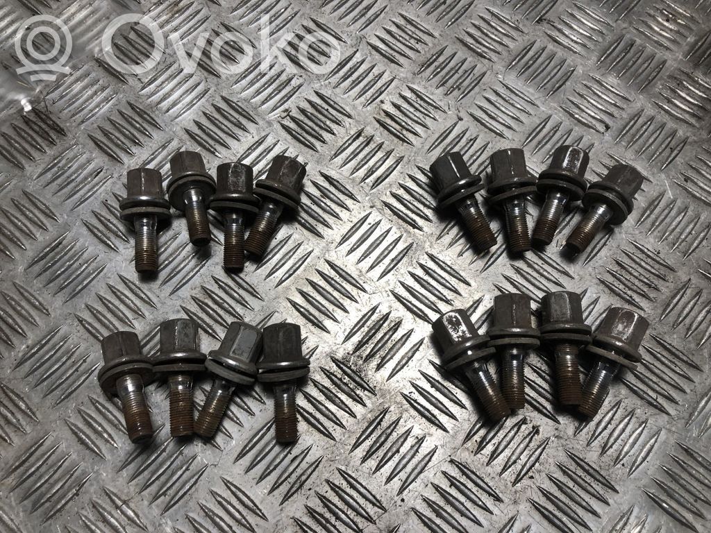 Peugeot 306 Mutterit/pultit 
