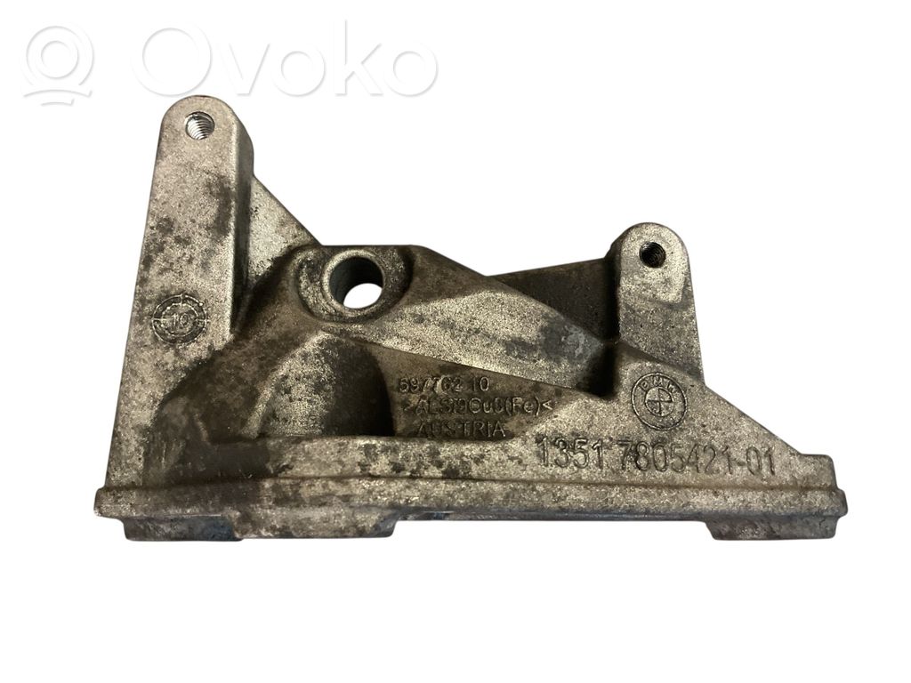 Engine mounting bracket   7805421