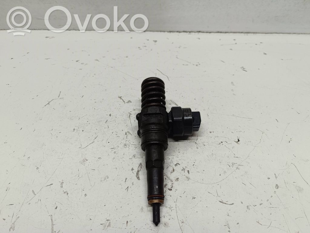 Inyector de combustible   038130073R