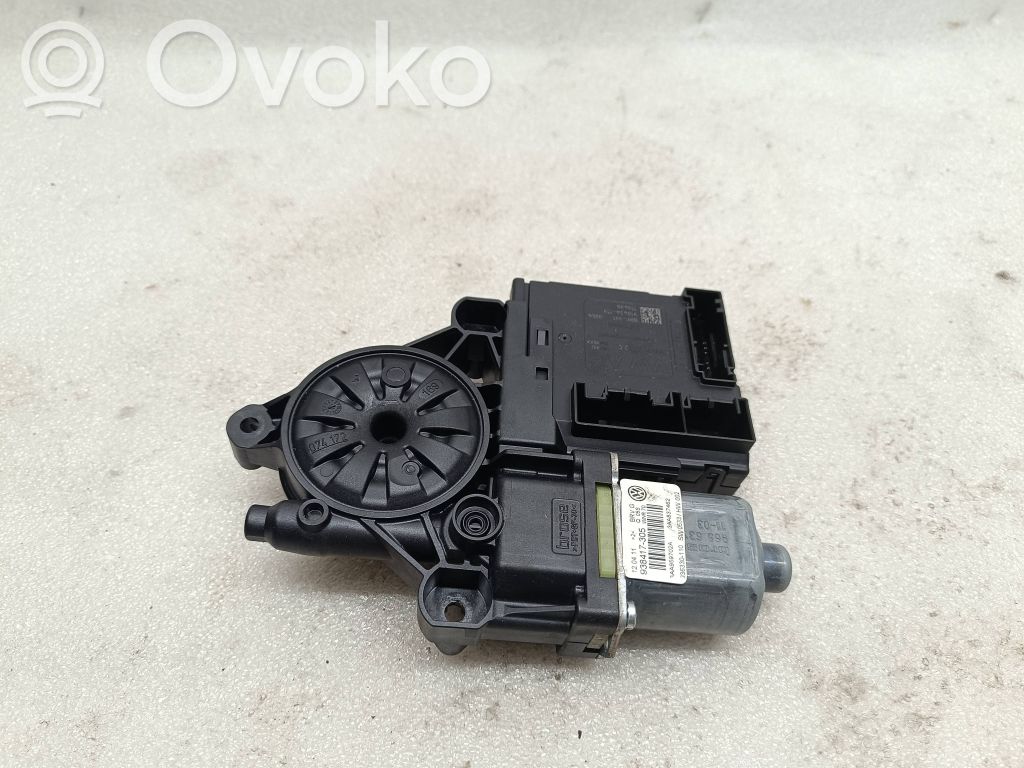 Volkswagen PASSAT B7 Silnik regulatora szyby drzwi przednich 