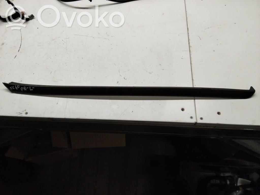 Volvo XC60 Windshield trim 