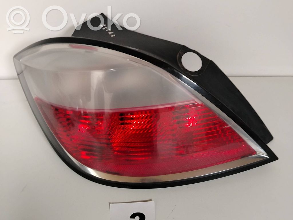 Opel Astra H Aizmugurējais lukturis virsbūvē 