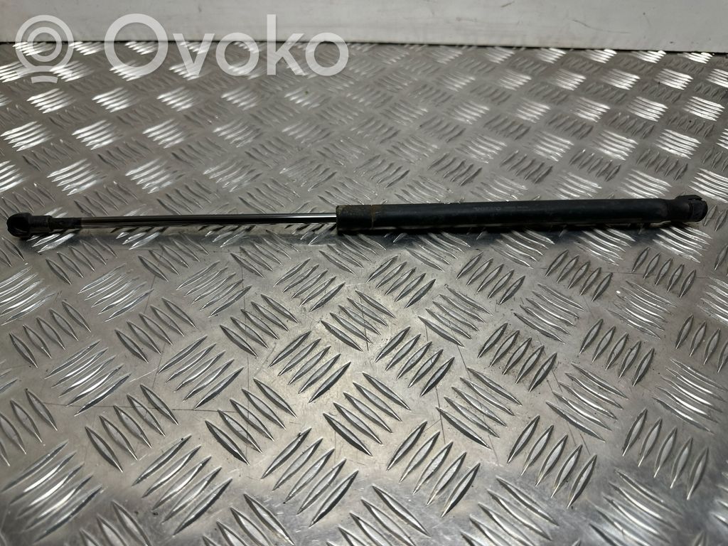 Volvo XC90 Tailgate strut 