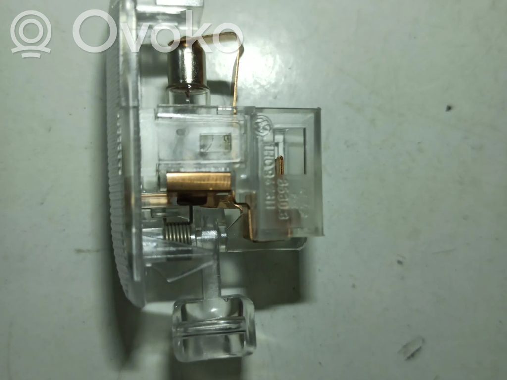 Volkswagen Golf IV Panelės stalčiuko/lentynėlės paklotėlis 