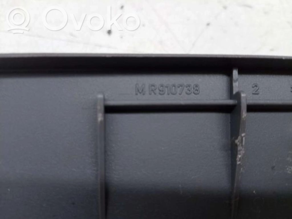 Puerta delantera   MR910738