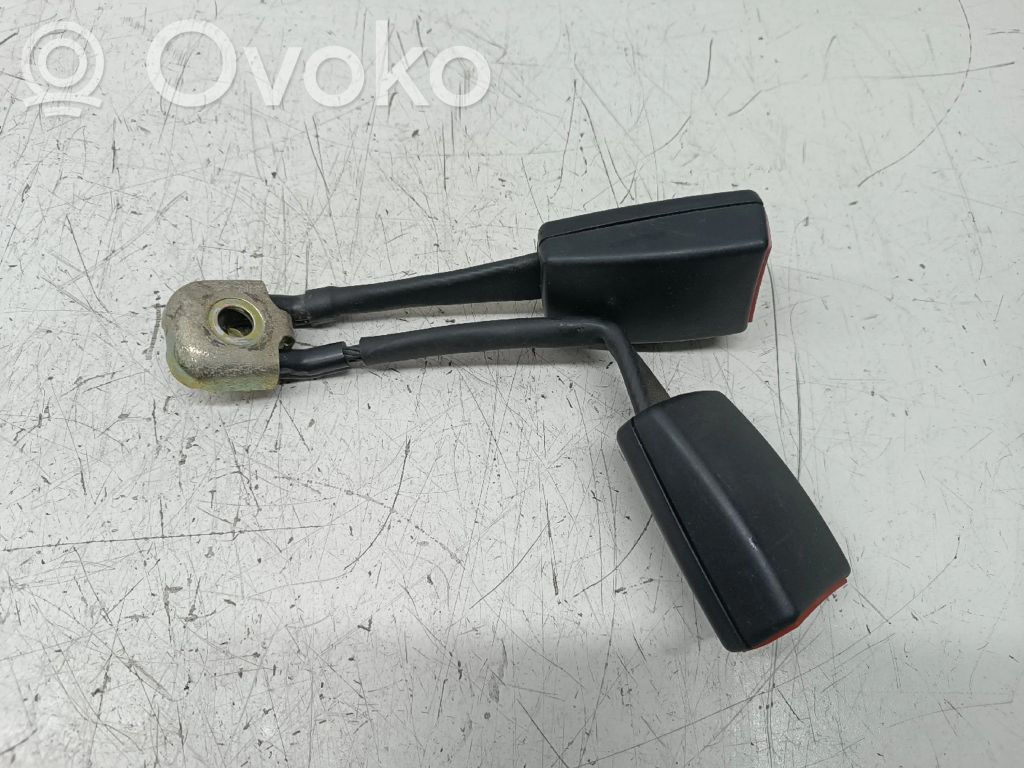Kolmannen istuinrivin turvavyö   8L0857739