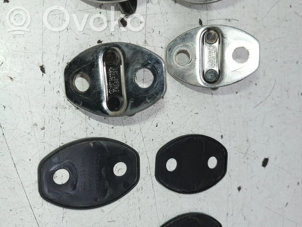 Tür vorne   5P0837033,4UNIDADES,6H0837759
