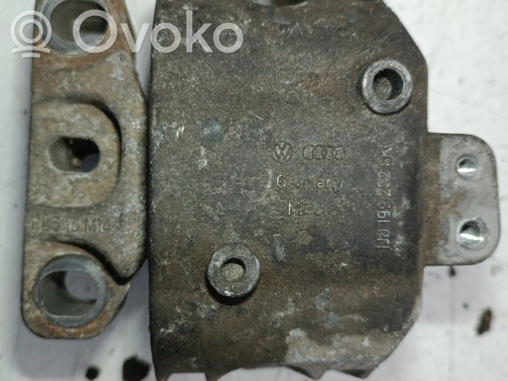 Volkswagen Golf IV Supporto di montaggio del motore 