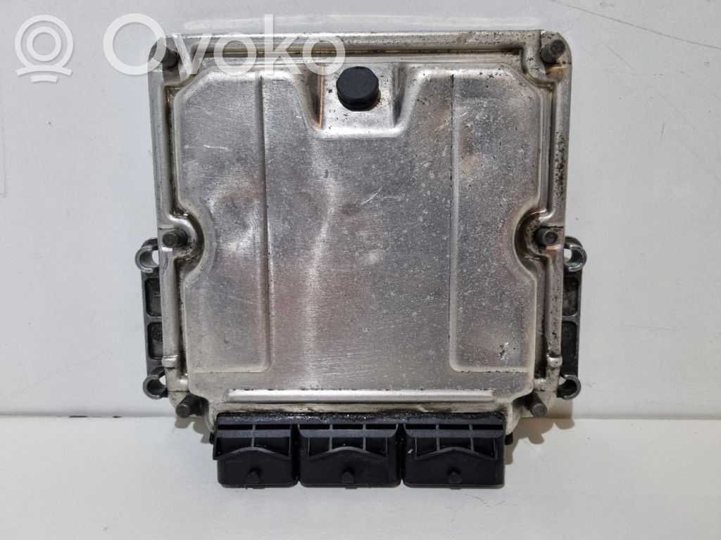 Unidad de control/módulo del motor   0281010556,8200153946,R202400189