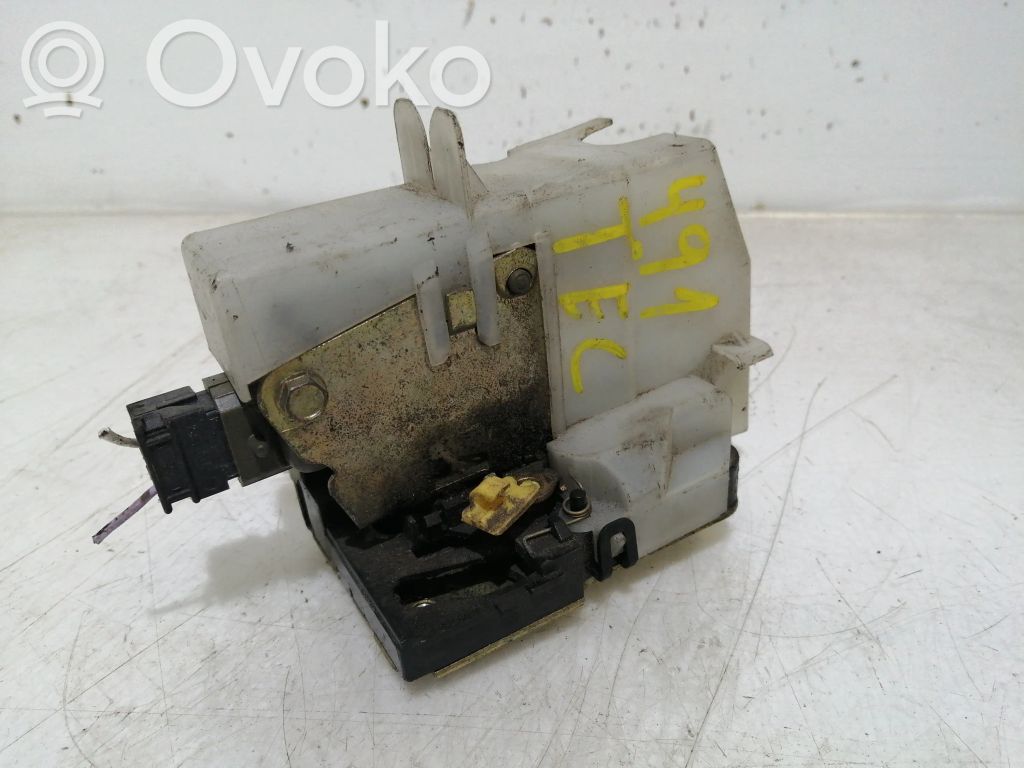 Aizmugurē slēdzene   R202218267