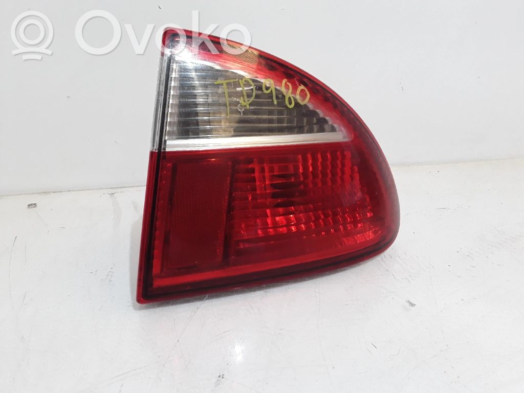 Lampy tylnej klapy bagażnika   R202210923