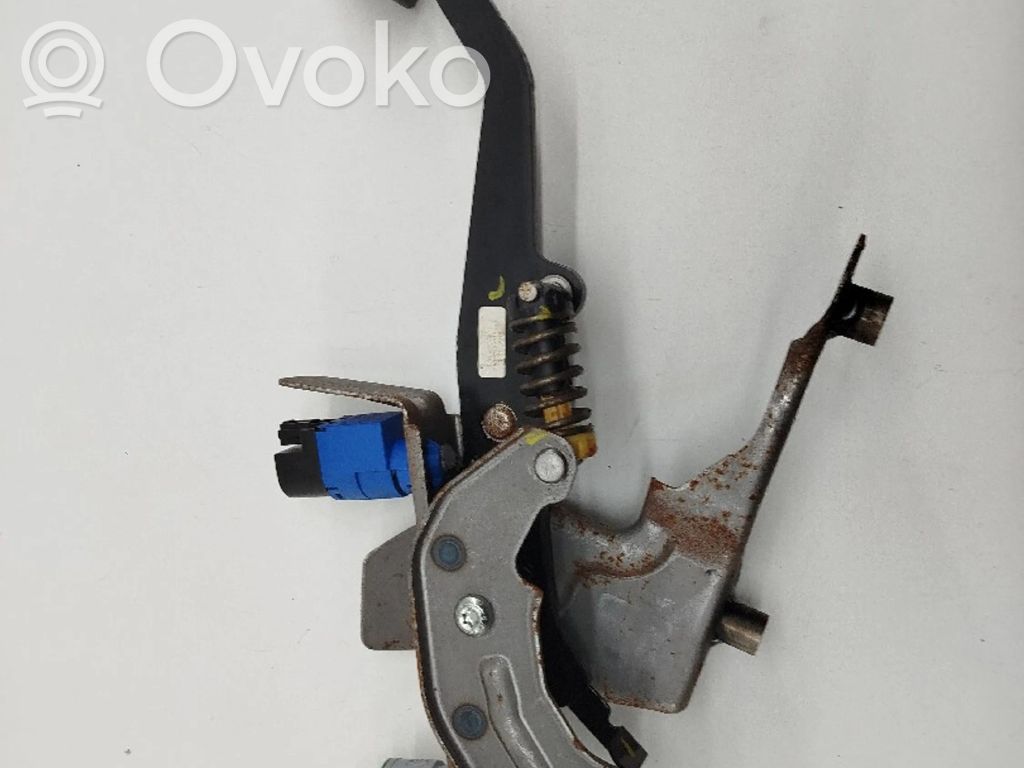 Pedal assembly   465033591R,01121630