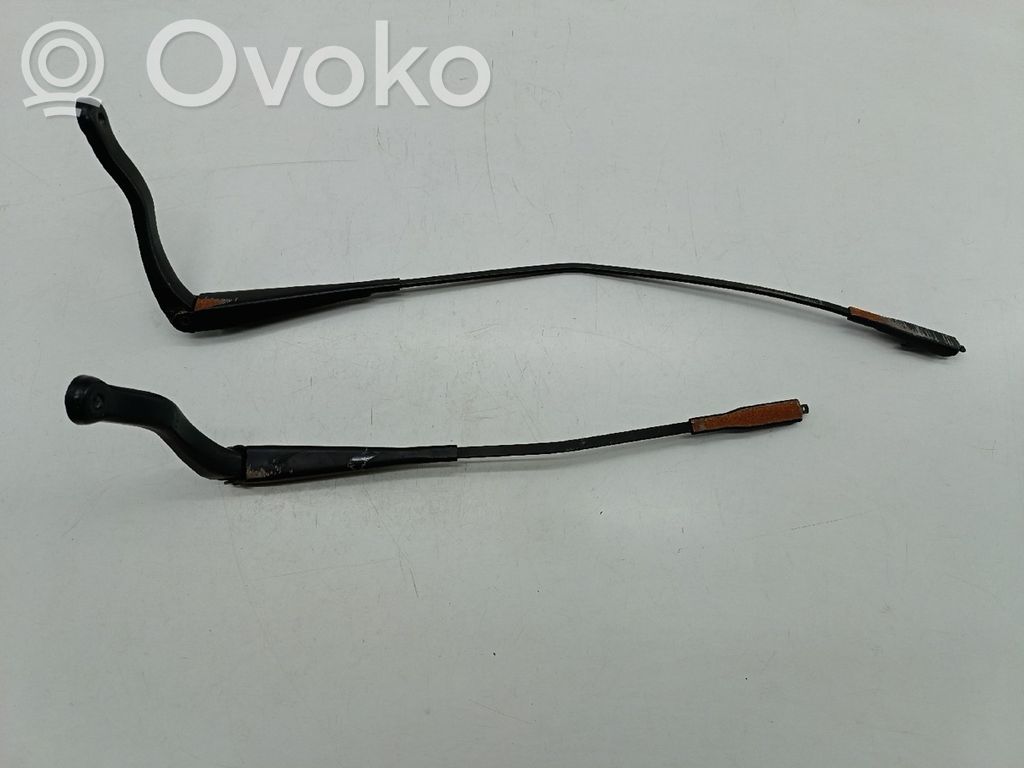 Front windscreen/windshield window   13284136,13284134