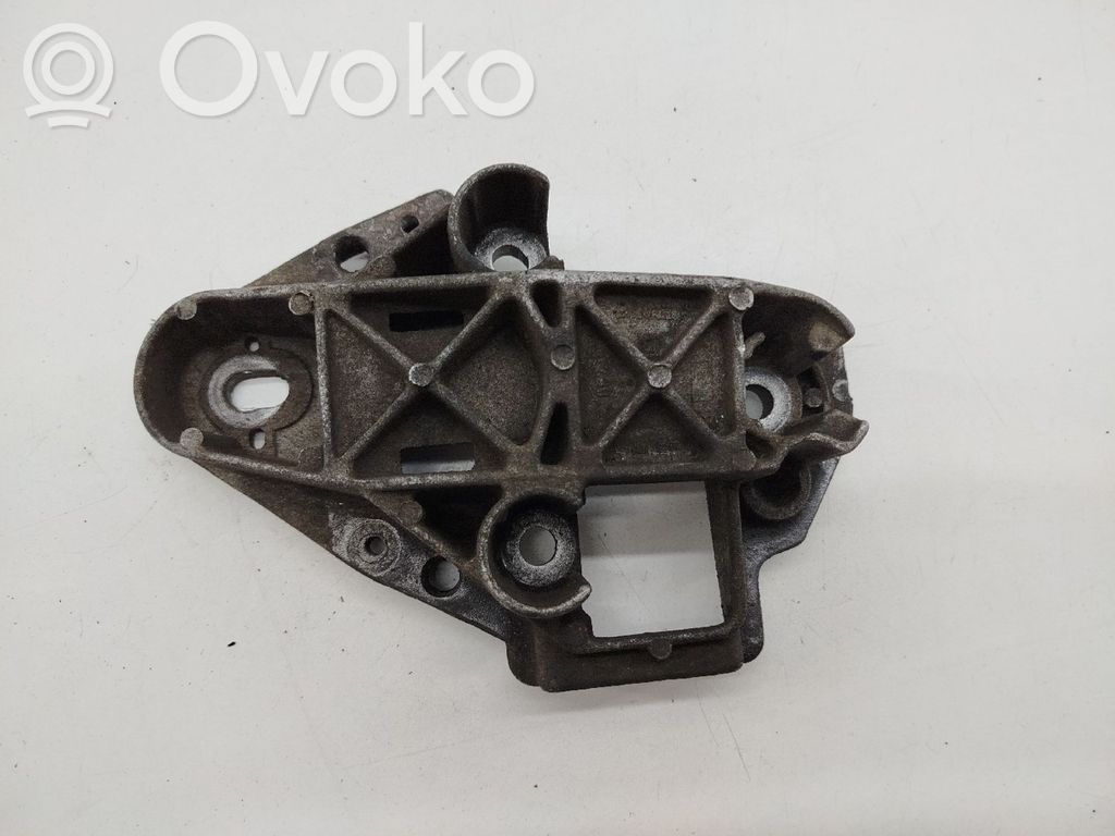 Engine mount bracket