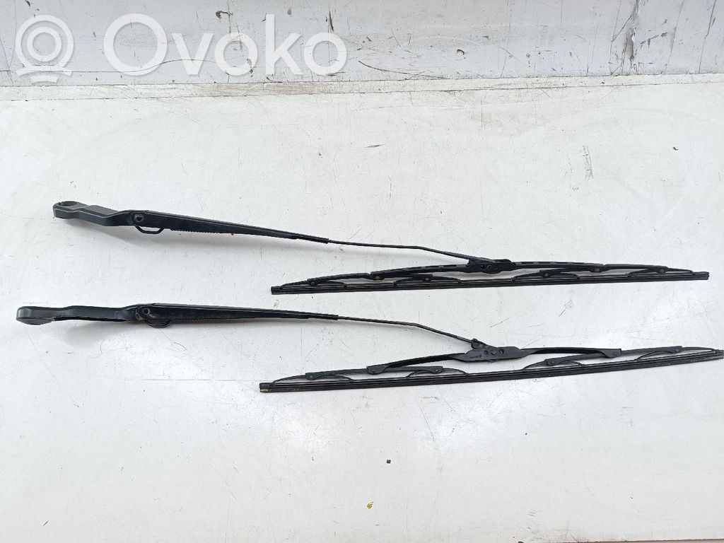 Priekinis stiklas   13139725,166314