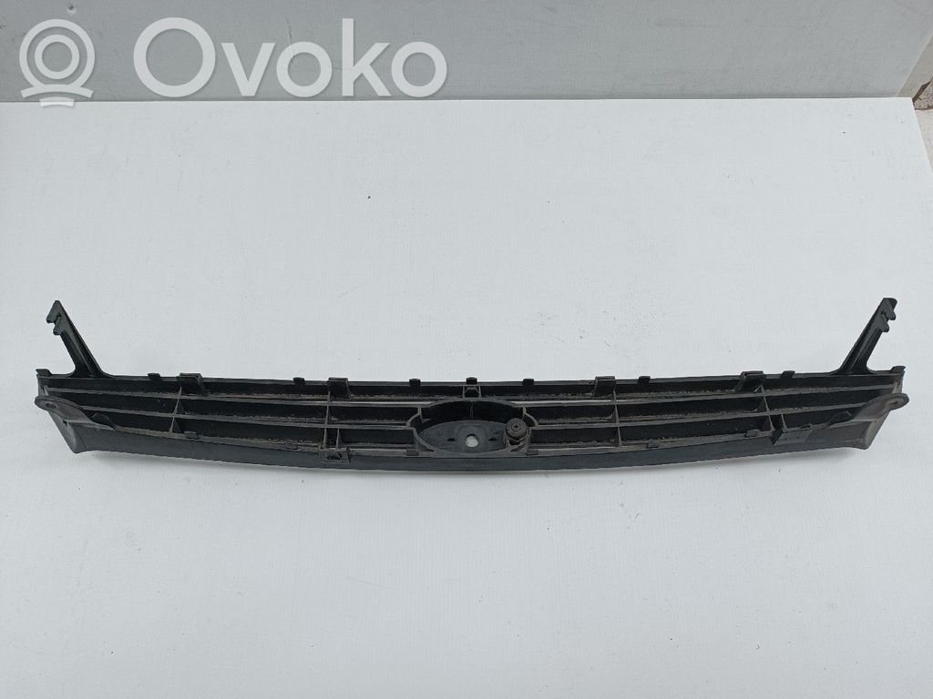 Front grill   98AB8200AL