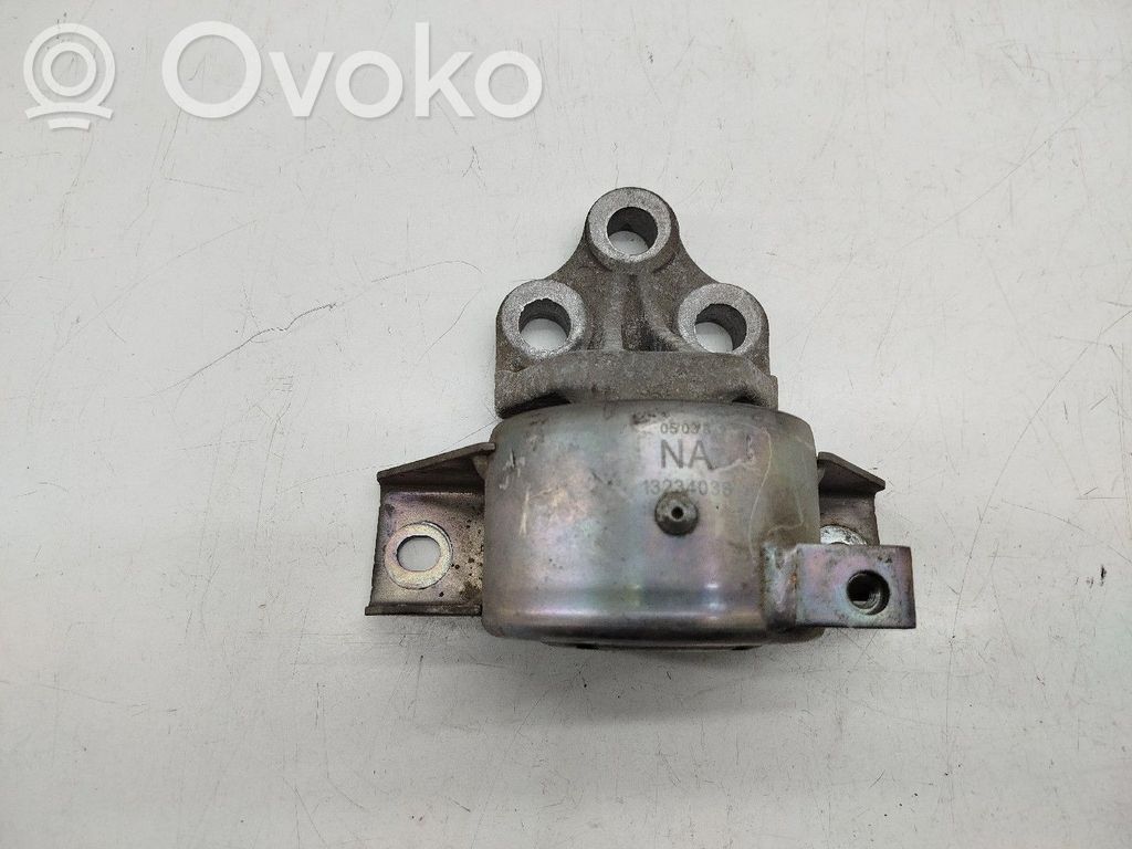 Engine mount bracket   468646740,13234038