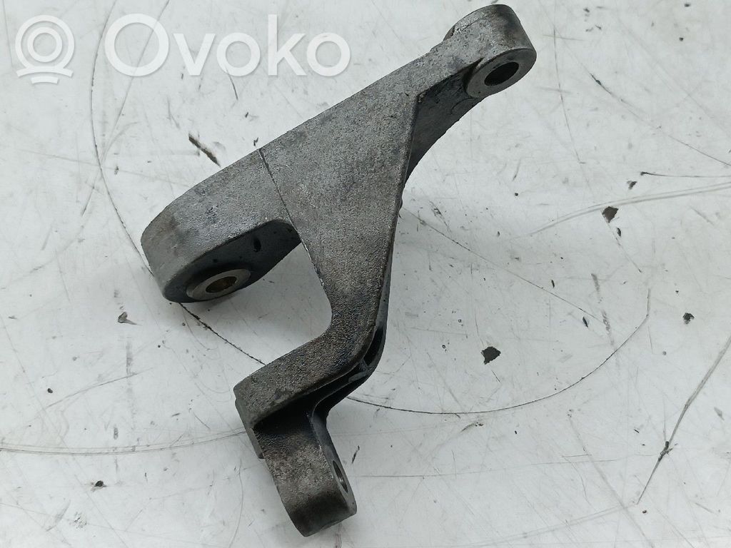 Ford Focus Engine mount bracket 
