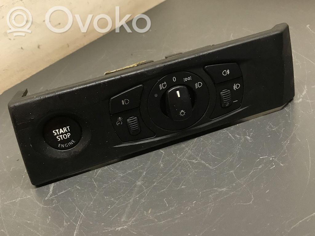 Light switch   6953737