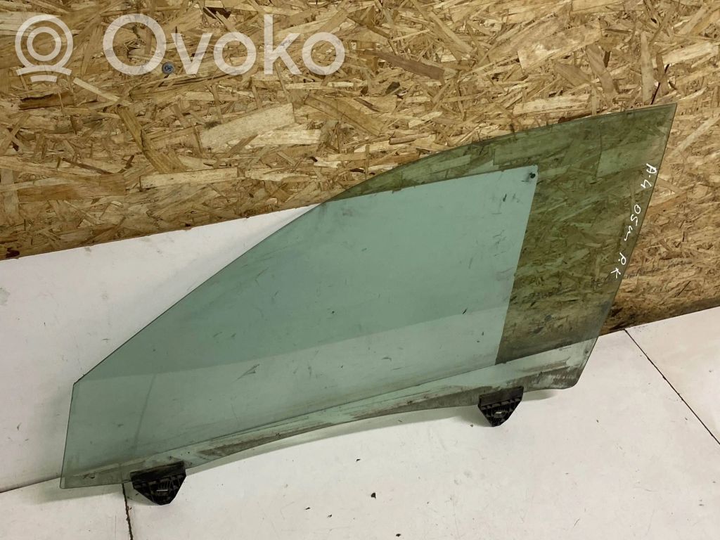 Audi A4 S4 B7 8E 8H priekšējo durvju stikls (četrdurvju mašīnai) 