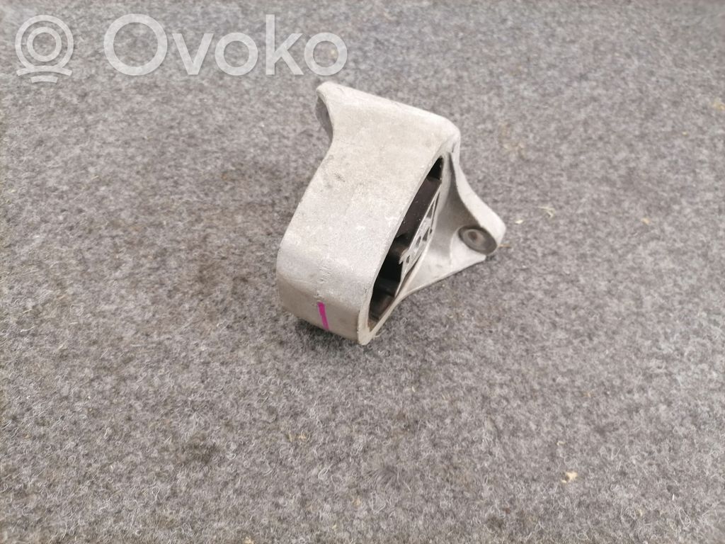 Volvo XC90 Engine mount bracket 