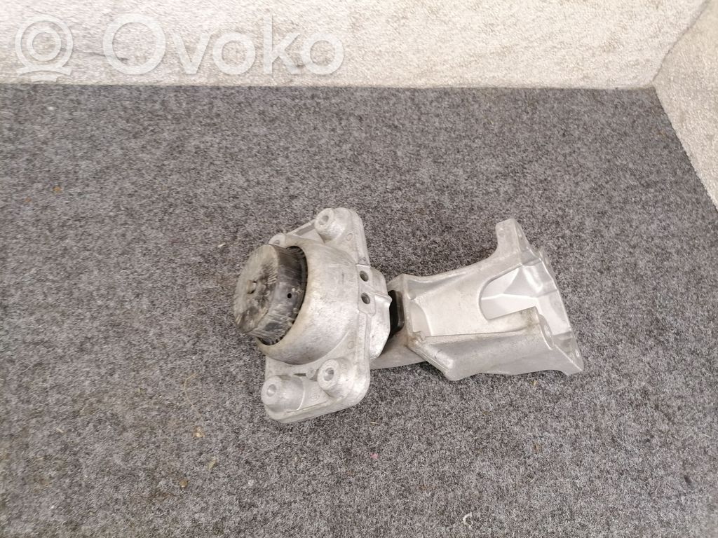 Land Rover Range Rover Velar Engine mount bracket 
