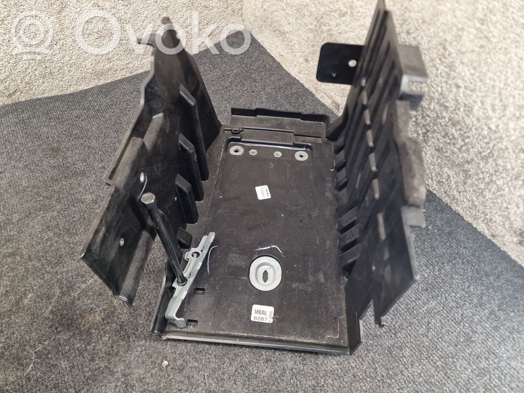Land Rover Range Rover Evoque L551 Ящик аккумулятора 