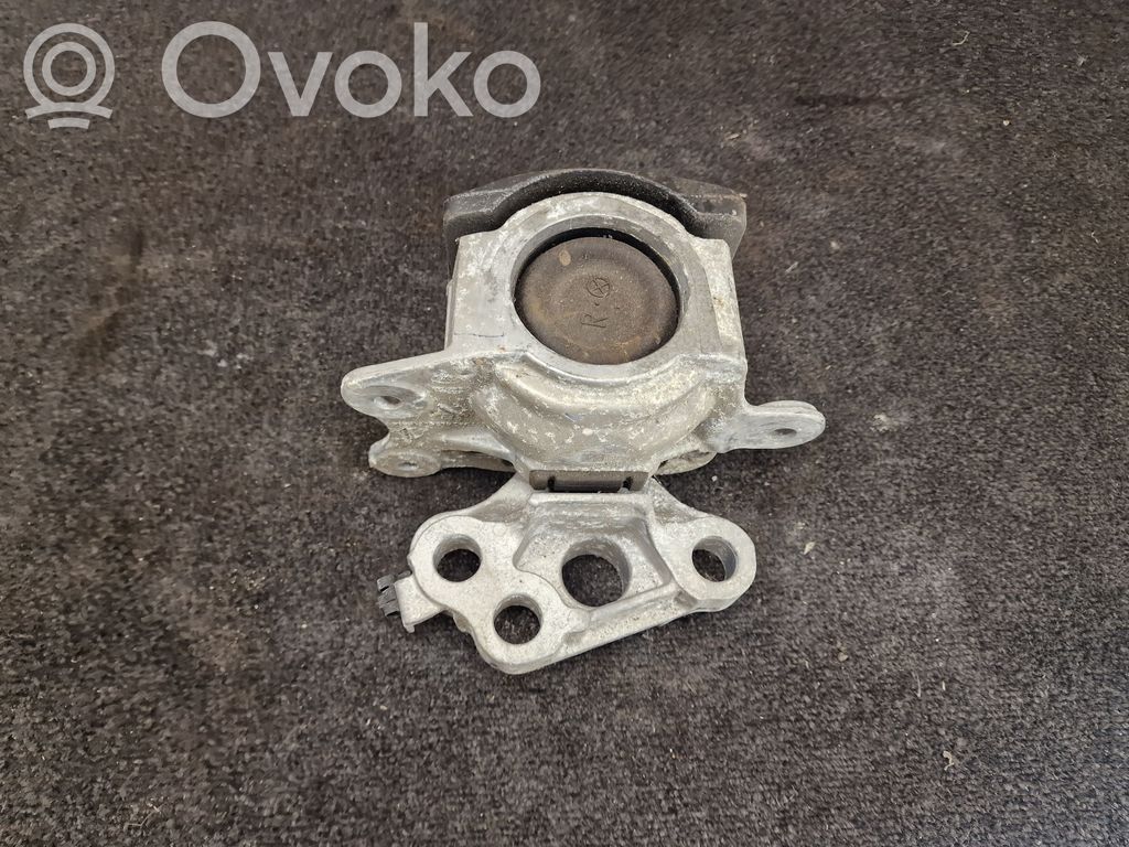 Land Rover Range Rover Evoque L551 Engine mount bracket 
