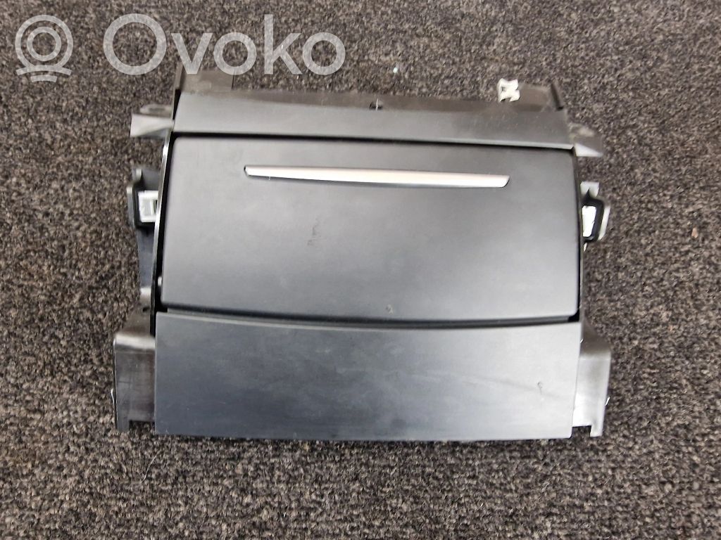 Audi A8 S8 D4 4H 12V Steckdose hinten 