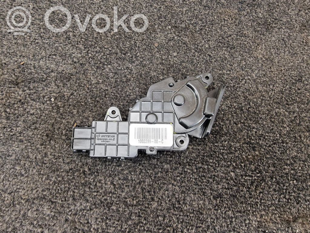 Tesla Model S Glove box lock 