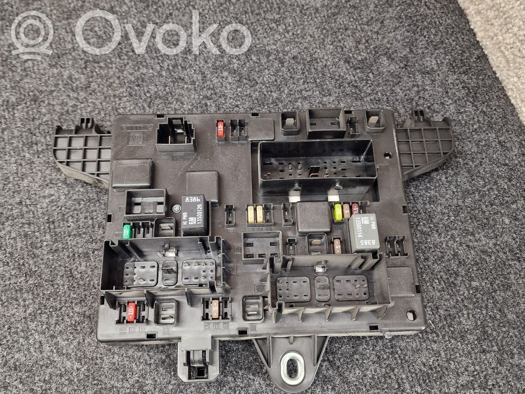 Opel Astra J Módulo de fusible 