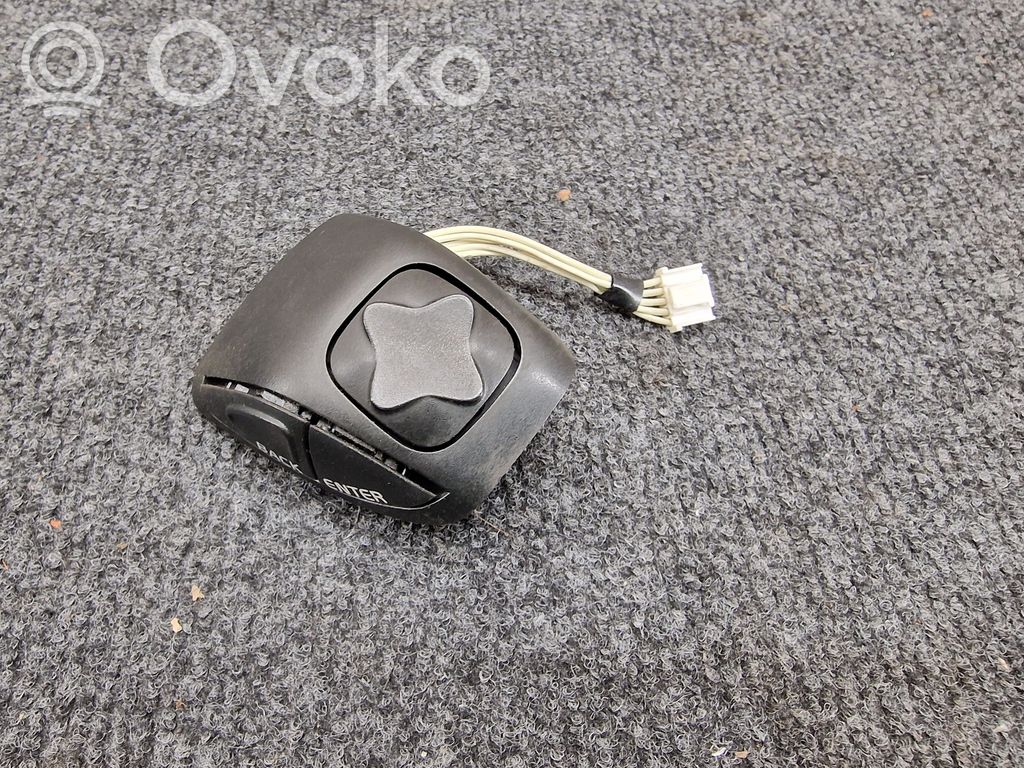 Volvo XC90 Steering wheel buttons/switches 