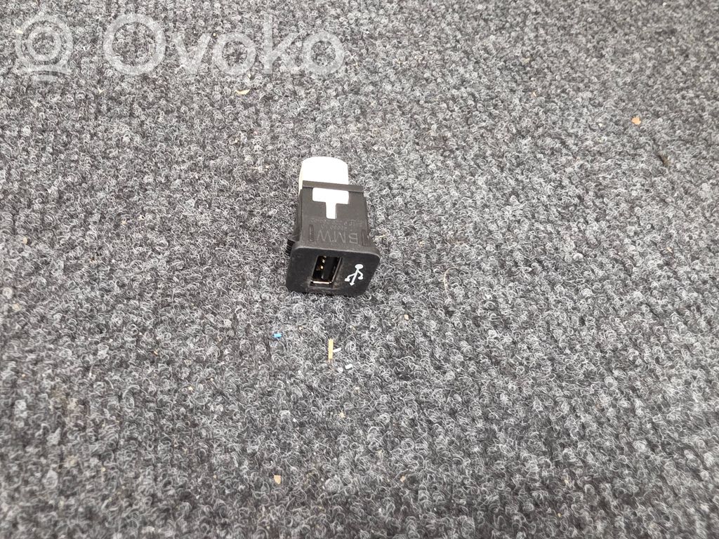 BMW 4 G22 G23 G24 G26 USB socket connector 
