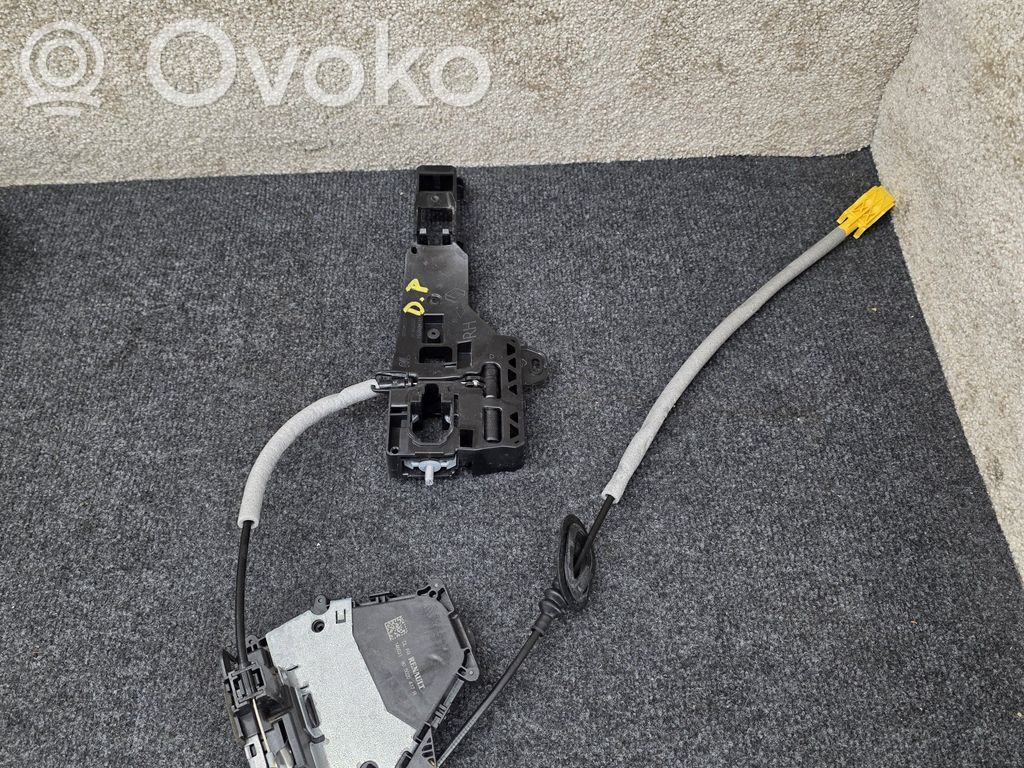 Renault Captur II Front door lock 