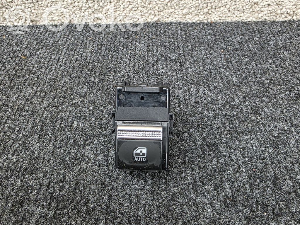 Renault Captur II Electric window control switch 
