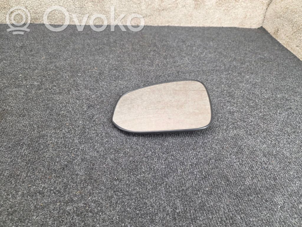 Toyota Hilux VIII Wing mirror glass 