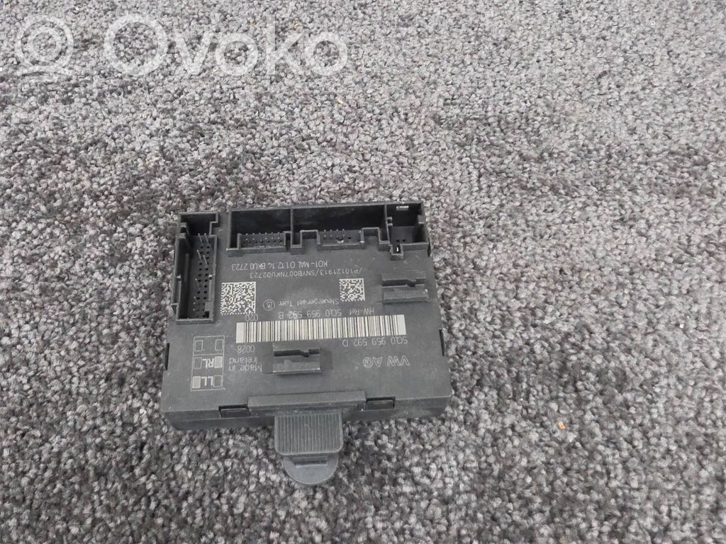 Volkswagen PASSAT B8 Door control unit/module 
