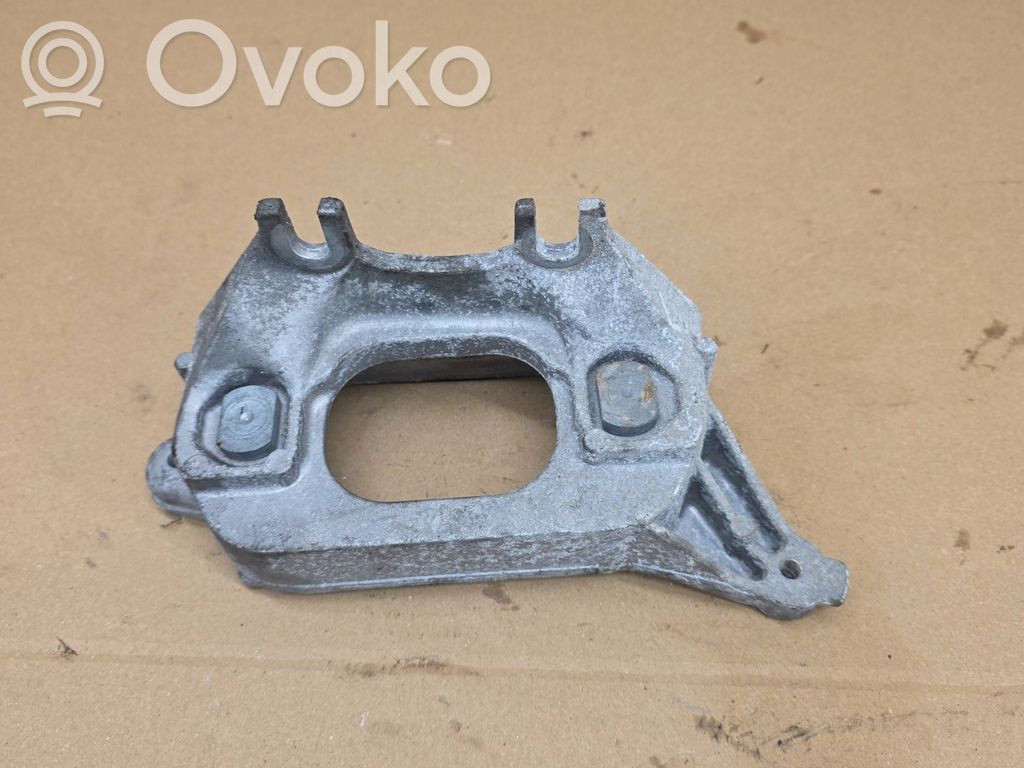 Renault Clio V Engine mounting bracket 