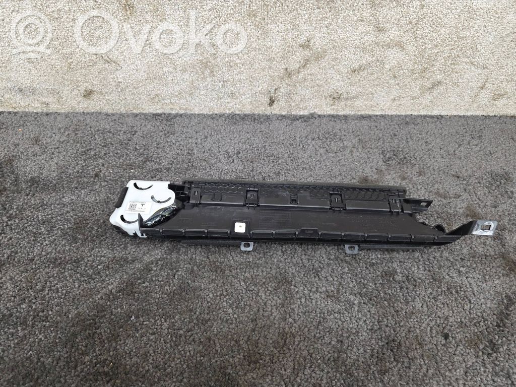 Tesla Model Y Lango oro grotelės 