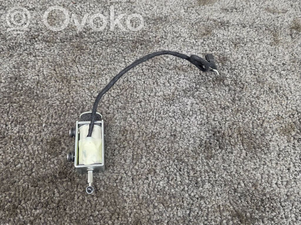 Zamek schowka deski rozdzielczej   531218300229,2466146