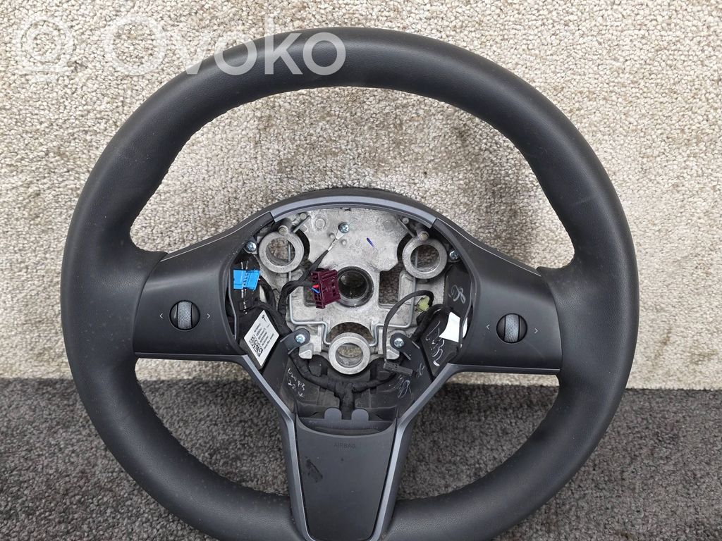Tesla Model Y Stūre 