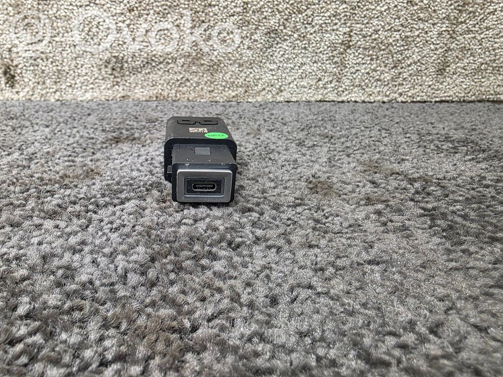 Citroen Berlingo USB socket connector 