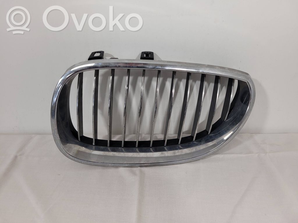 BMW 5 E60 E61 Augšējais režģis 