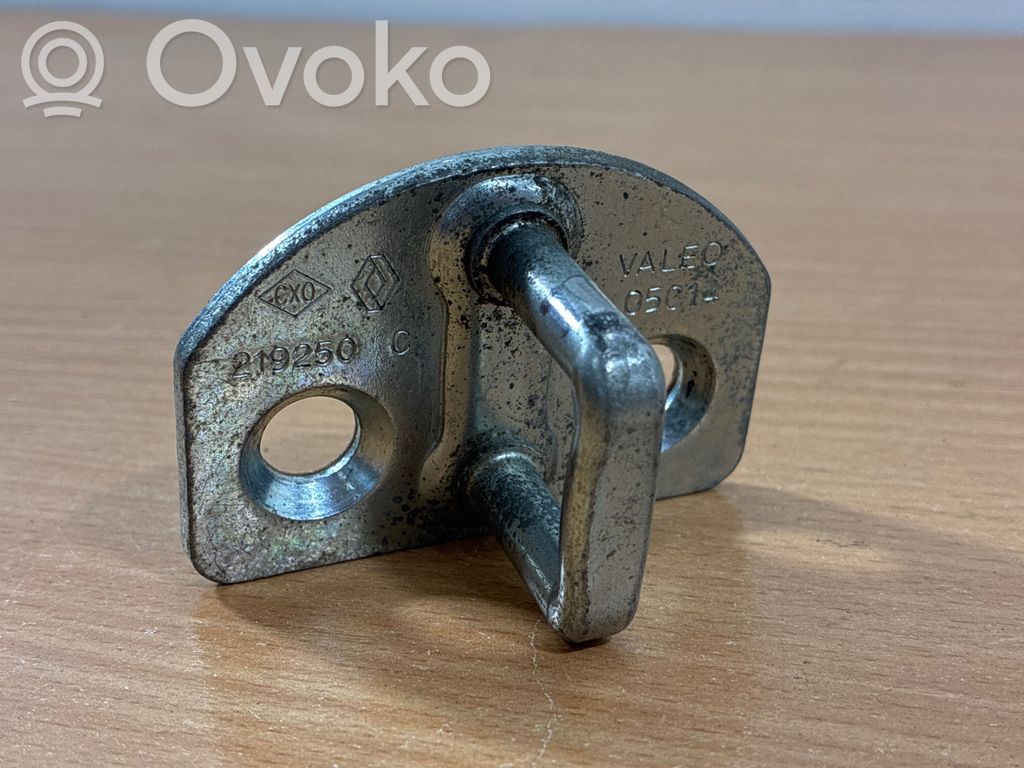 Renault Clio III Front door lock loop/hook striker 