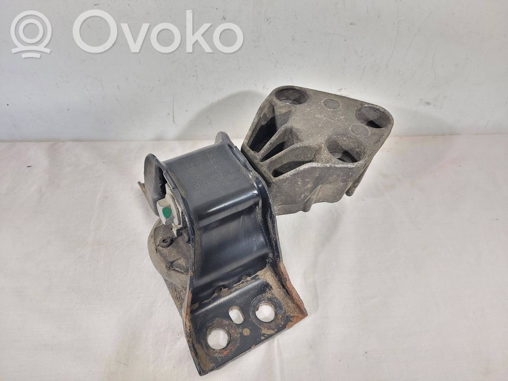 Renault Clio III Engine mount bracket 