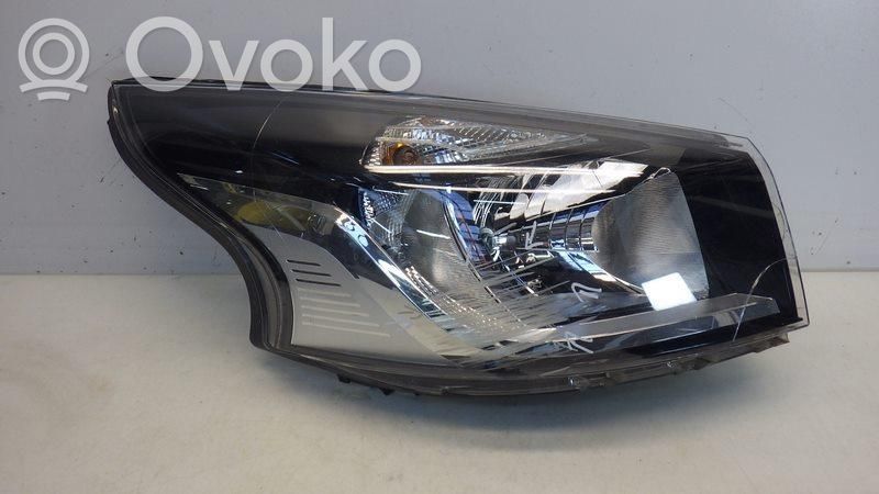 Opel Vivaro Lampa przednia 