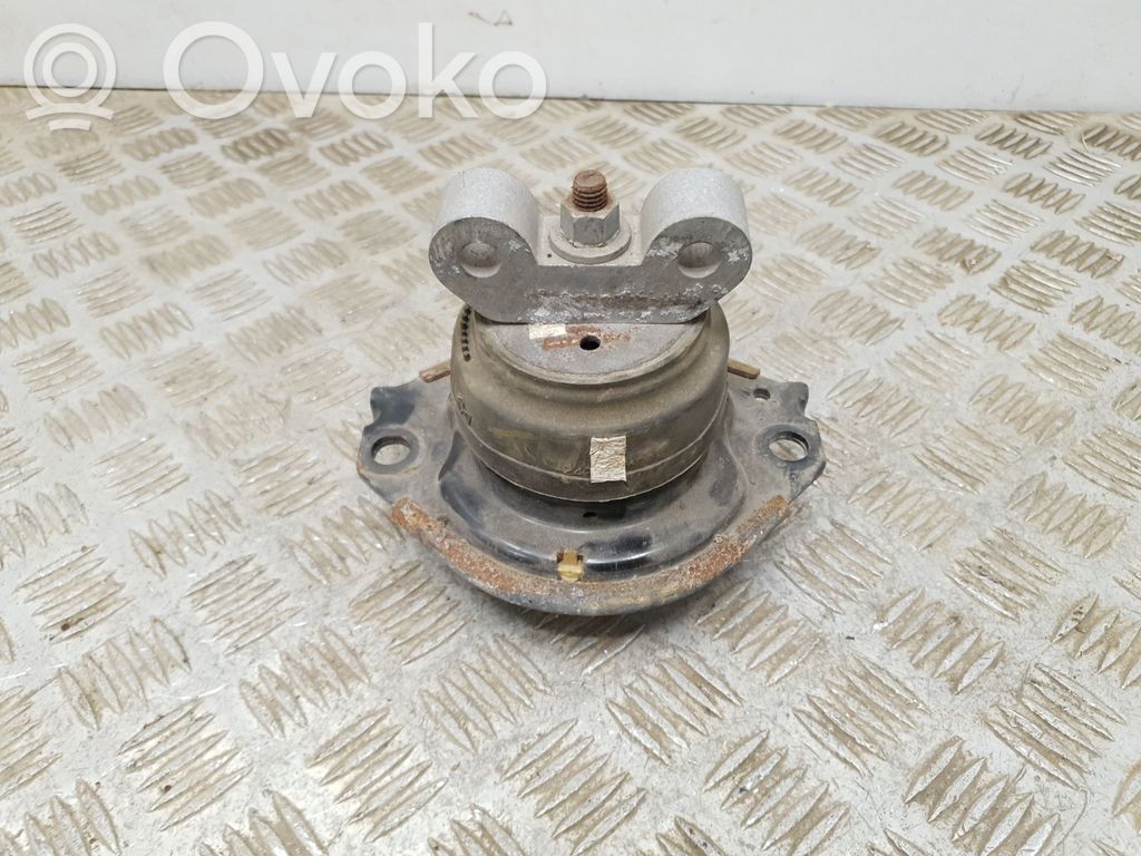 Engine mount bracket   68277081AA