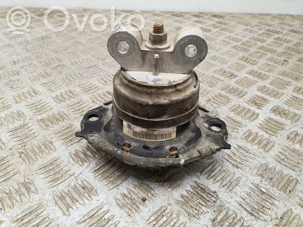 Dodge Challenger Engine mount bracket 