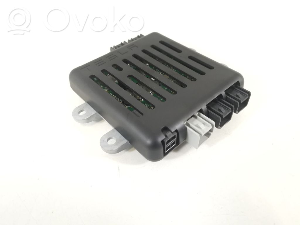 Tesla Model X USB control unit 